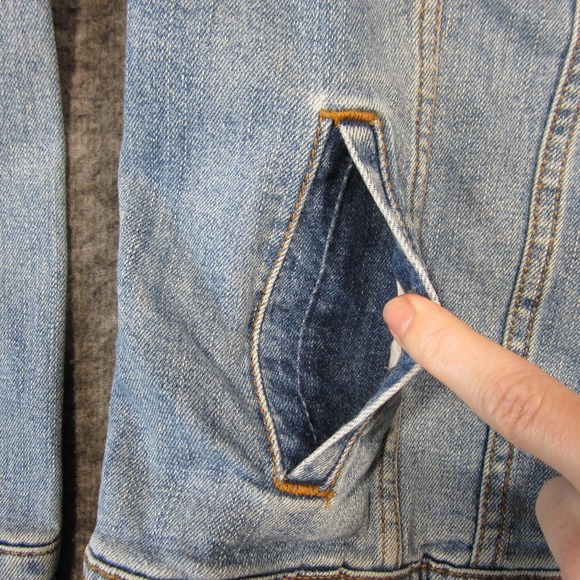 Old Navy Denim Jacket Women M Light Wash Button Up 90s Distressed Grunge Trucker - Picture 6 of 8